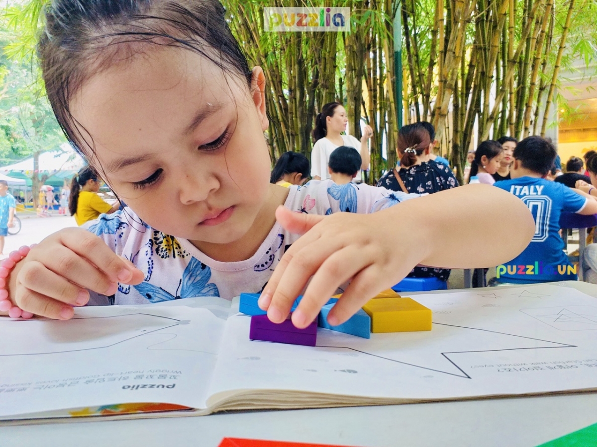 Đồ chơi giáo dục Pentened Tangram được trẻ em yêu thích khám phá. Đồ chơi giúp kích thích phát triển trí tưởng tượng và tính sáng tạo. Sản phẩm chính hãng PUZZLIA